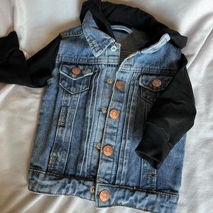 New without tags never used/18 month old denim jacket for baby’s